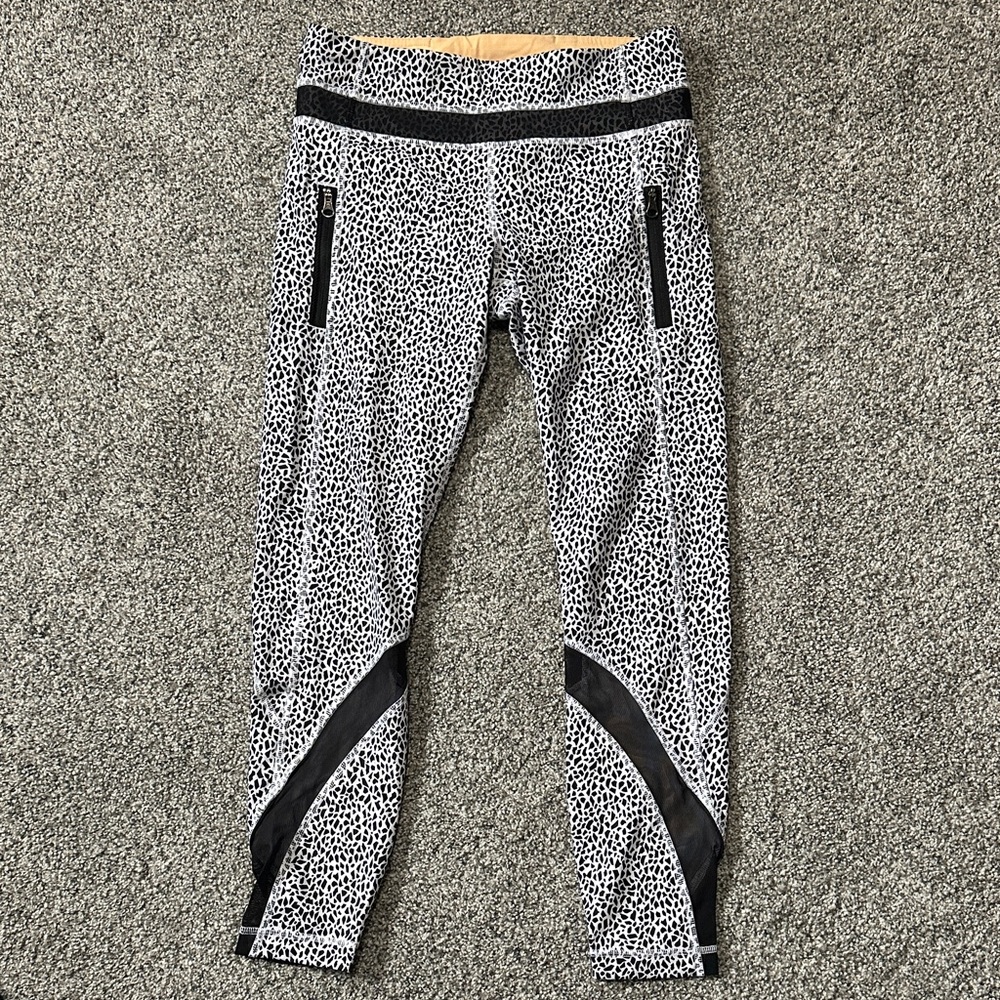 Victoria's Secret Black and White Patterned Leggings